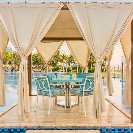 Waldorf Astoria Dubai Palm Jumeirah Exterior photo Cabana at the pool