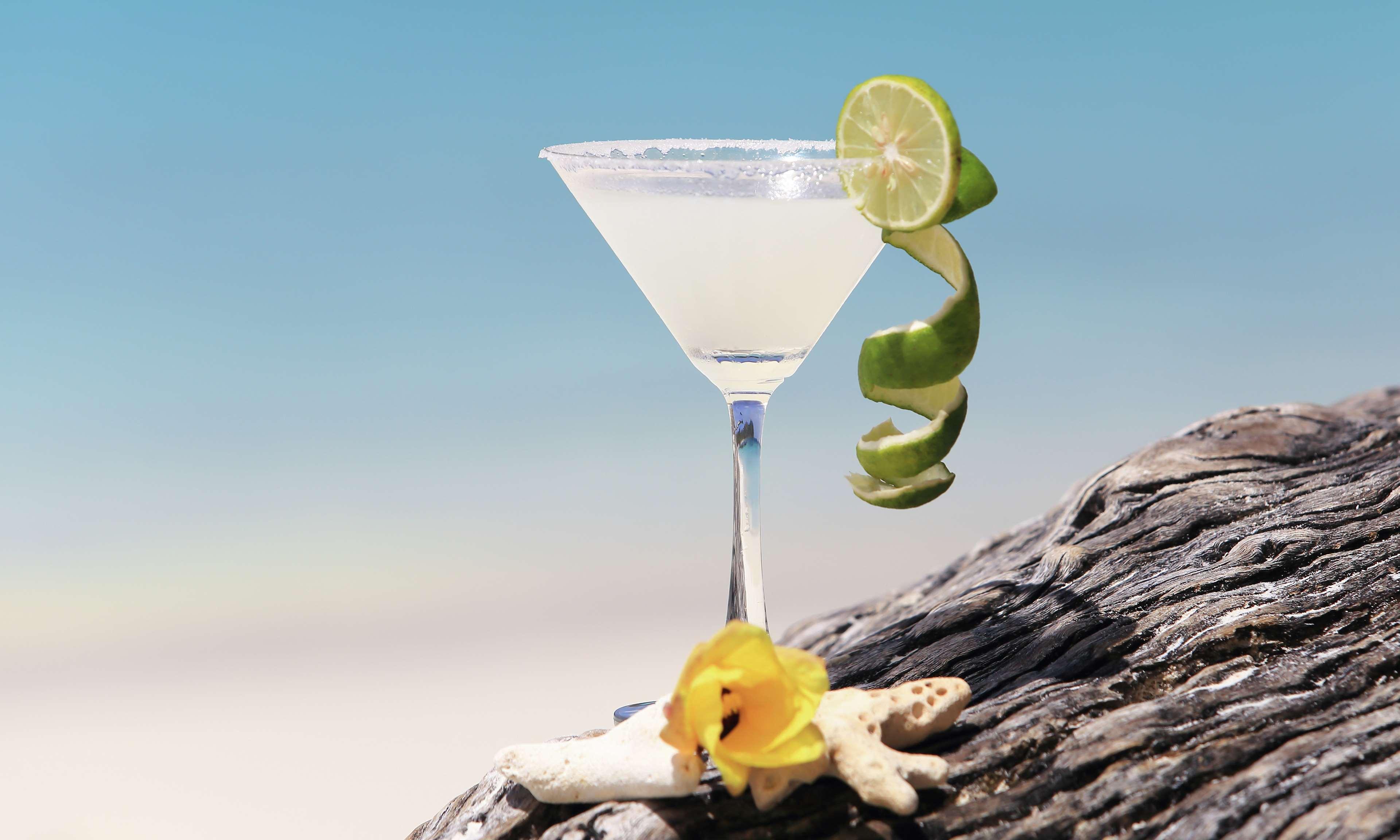 Waldorf Astoria Dubai Palm Jumeirah Exterior photo A margarita garnished with lime