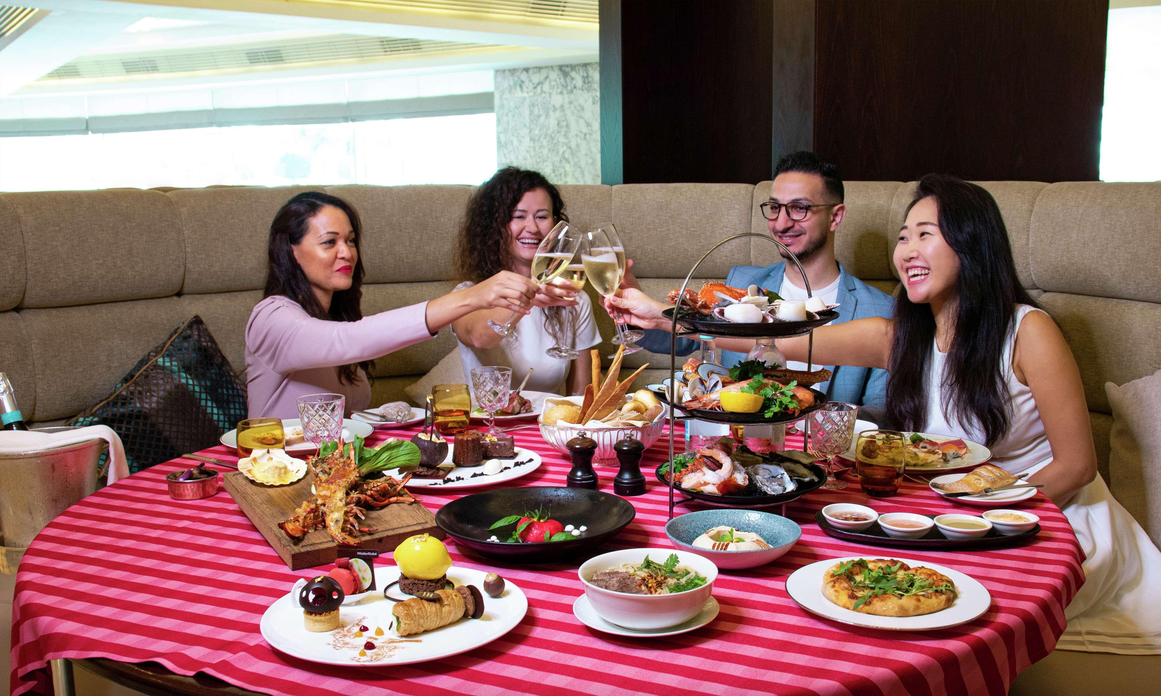 Waldorf Astoria Dubai Palm Jumeirah Exterior photo A group of friends dining together