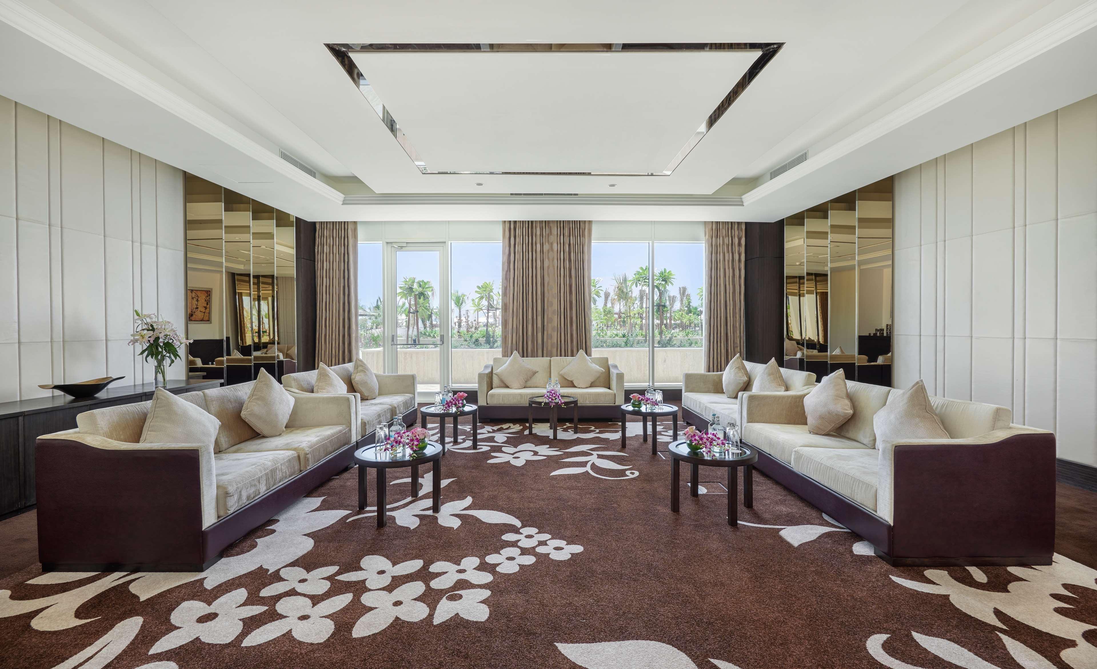 Waldorf Astoria Dubai Palm Jumeirah Exterior photo The Royal Suite