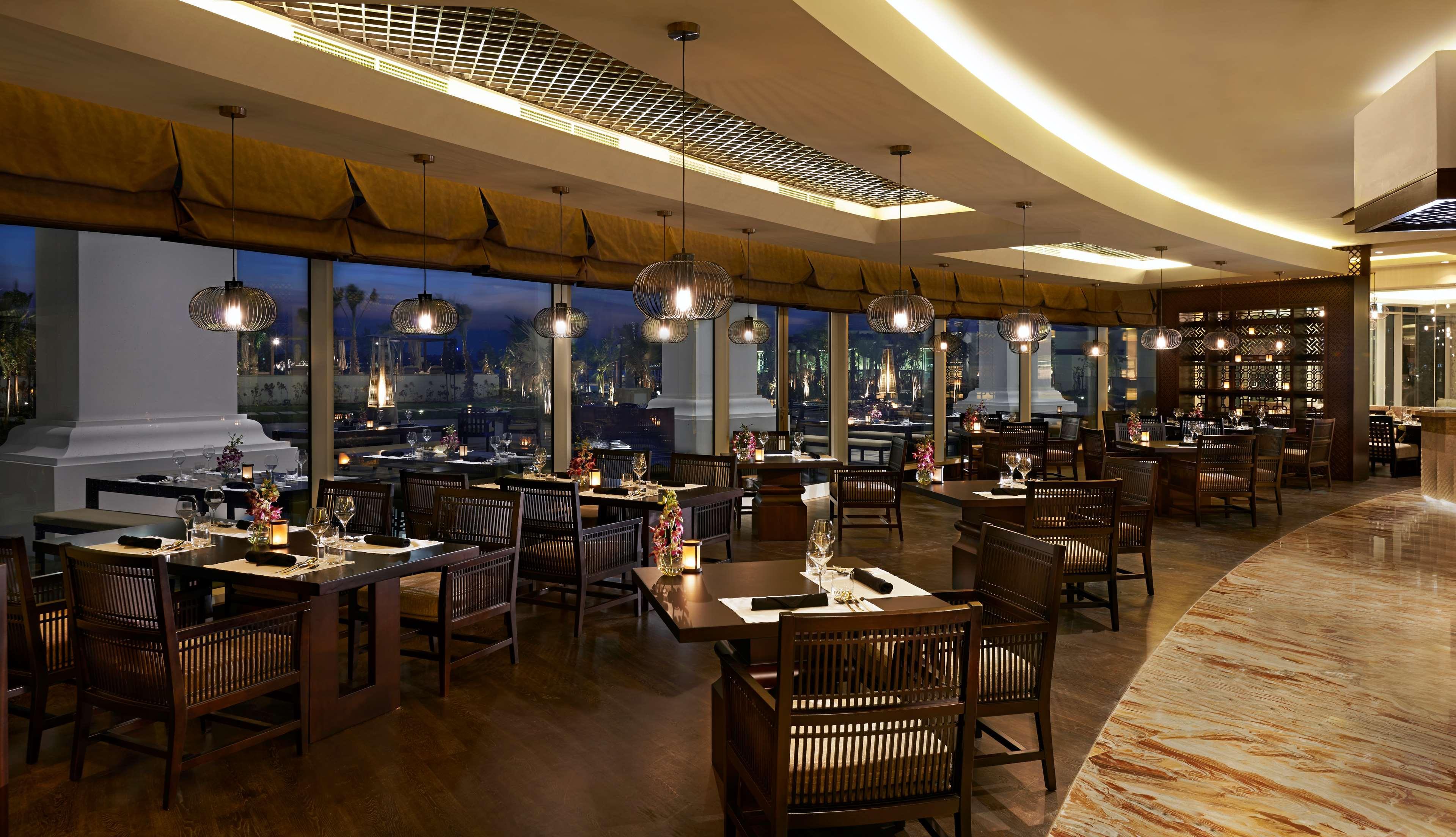 Waldorf Astoria Dubai Palm Jumeirah Exterior photo The interior of the restaurant